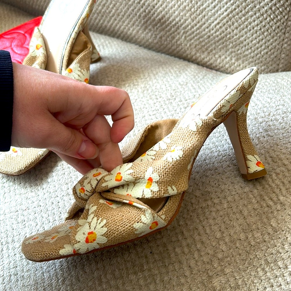 🆕🌼Jessica Simpson Floral Rattan Bow Sandals - Picture 2 of 7